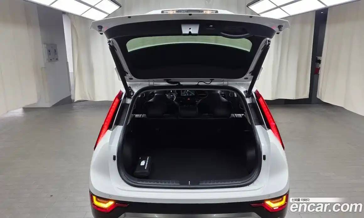 Kia Niro 2025 1.6 автомат (гидро), фото 23