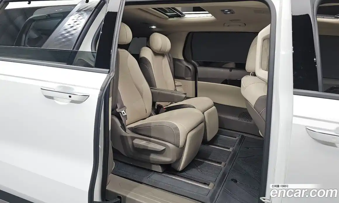 Kia Carnival 2025 1.6 автомат (гидро), фото 17