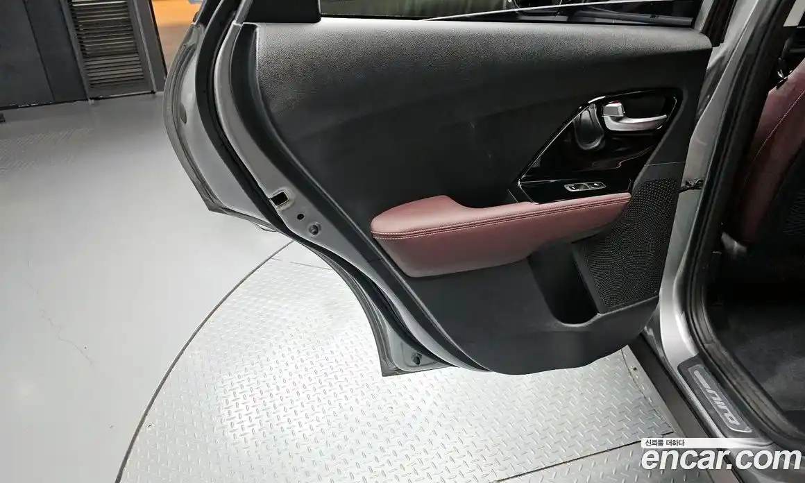 Kia Niro 2020 1.6 автомат (гидро), фото 15