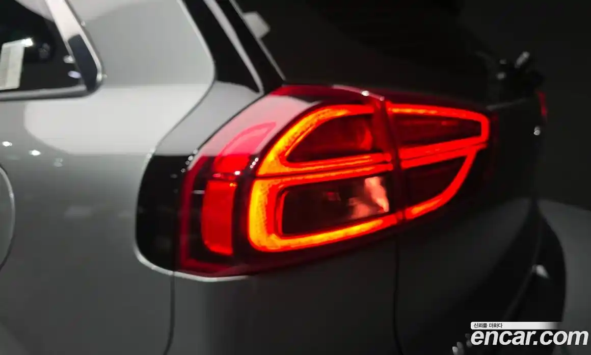 Kia Niro 2020 1.6 автомат (гидро), фото 9