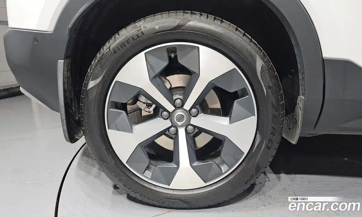 Volvo XC40 2025 2.0 автомат (гидро), фото 5