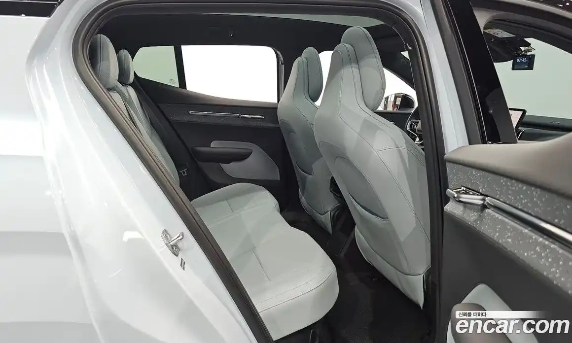 Volvo EX30 2025 0.2 автомат (гидро), фото 16