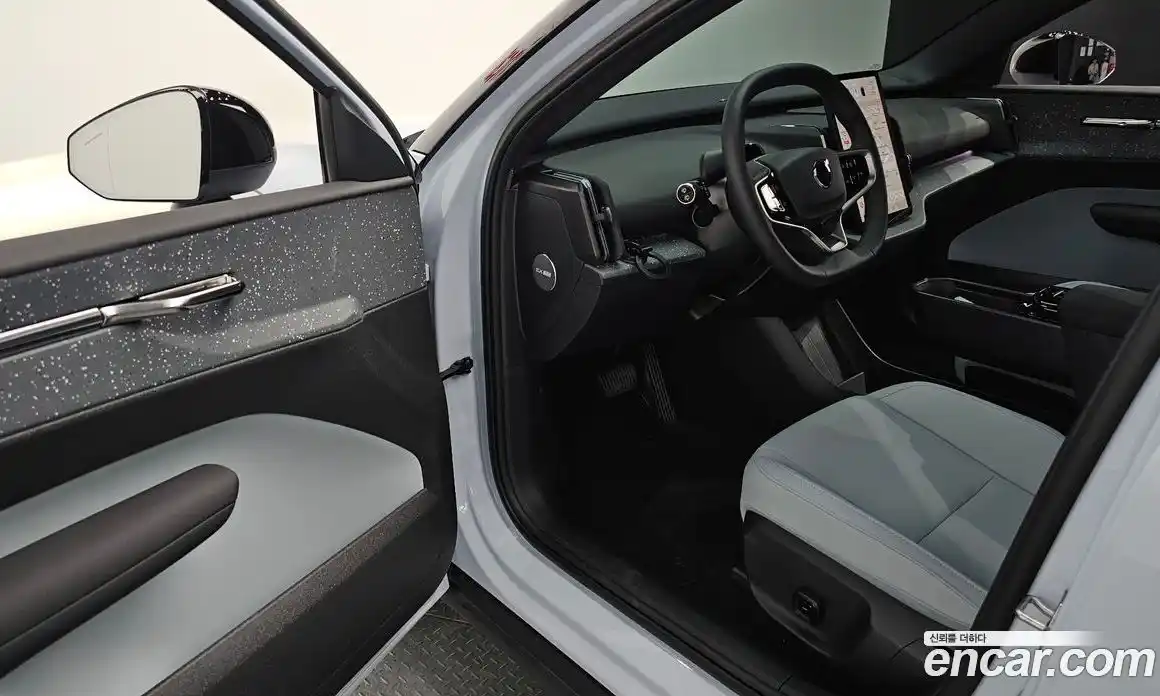 Volvo EX30 2025 0.2 автомат (гидро), фото 17