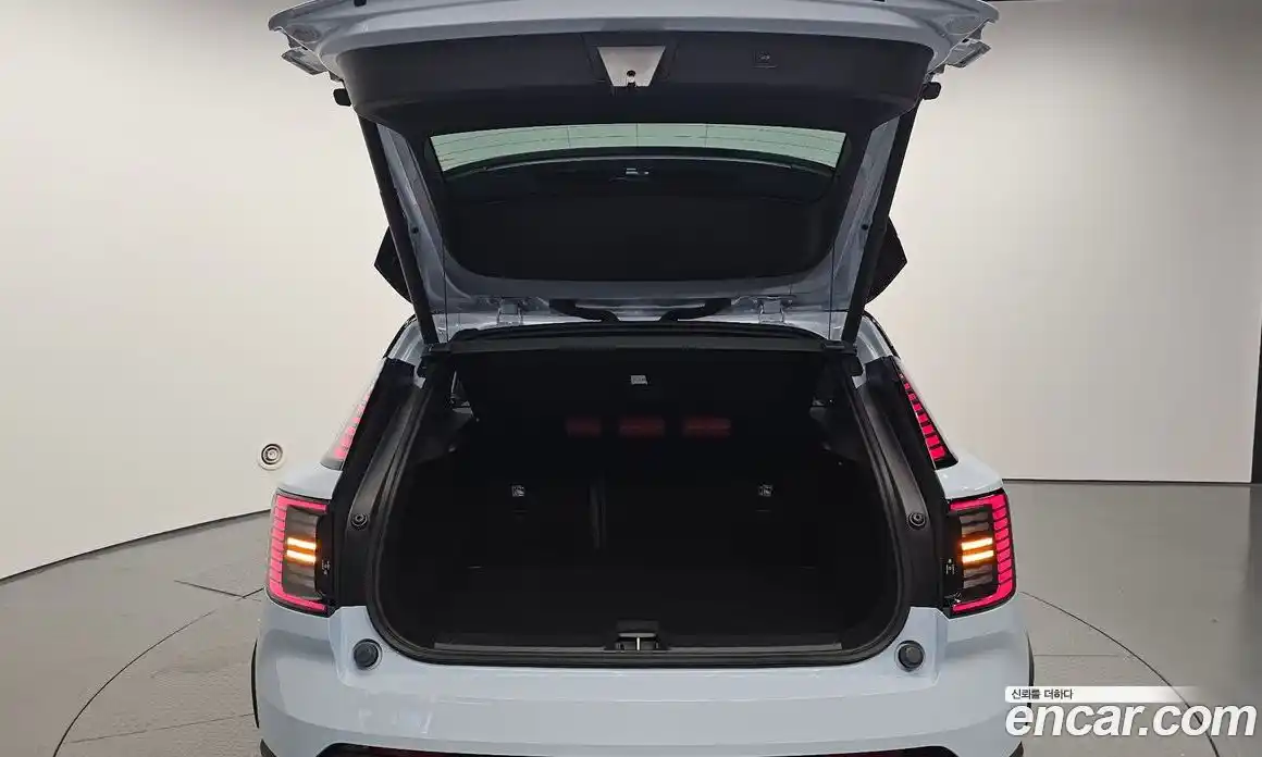 Volvo EX30 2025 0.2 автомат (гидро), фото 26