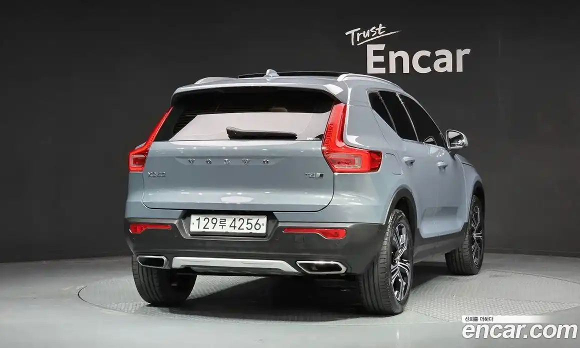 Volvo XC40 2020 2.0 автомат (гидро), фото 2