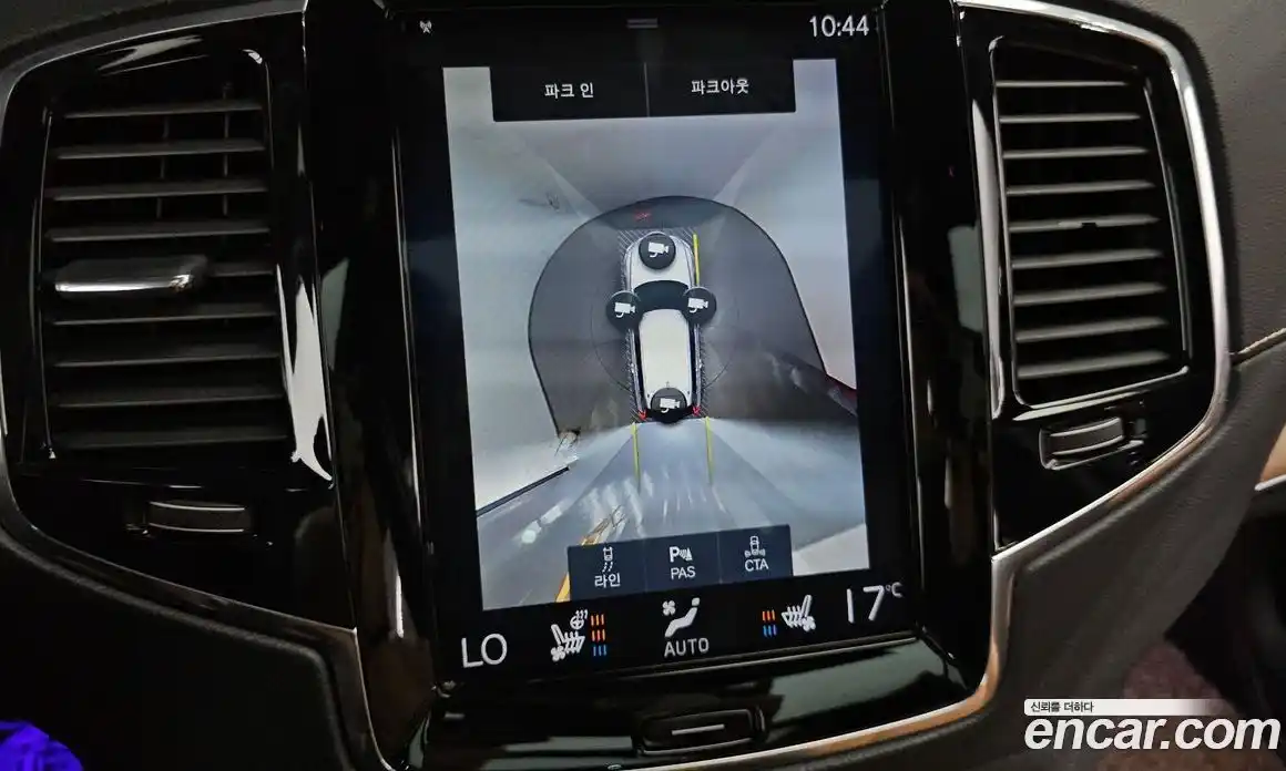 Volvo XC90 2018 2.0 автомат (гидро), фото 15