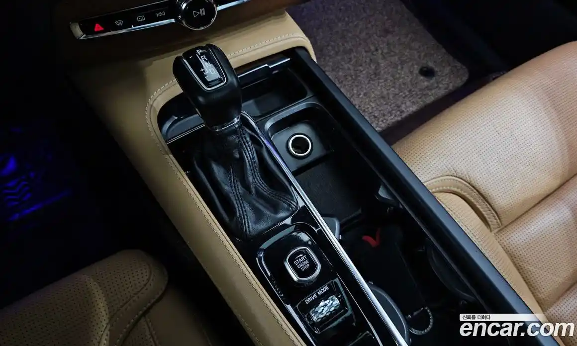 Volvo XC90 2018 2.0 автомат (гидро), фото 9