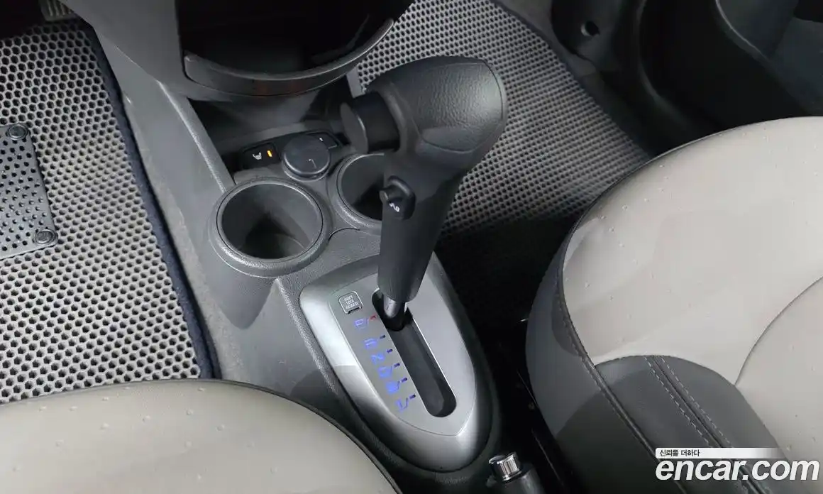 Chevrolet Spark 2012 1.0 автомат (гидро), фото 12