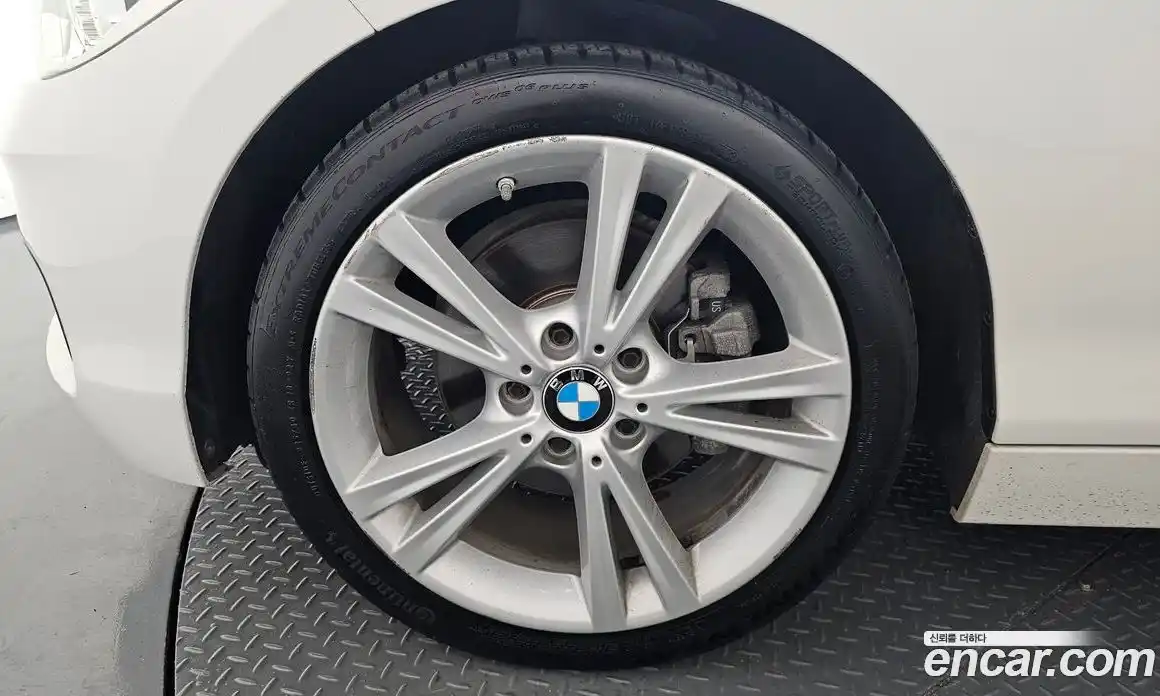 BMW 1 серия 2019 2.0 автомат (гидро), фото 5