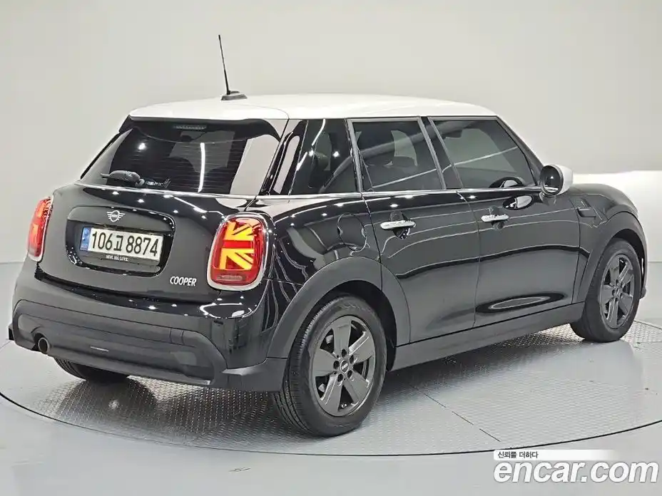 Mini Cooper 2023 1.5 автомат (гидро), фото 4