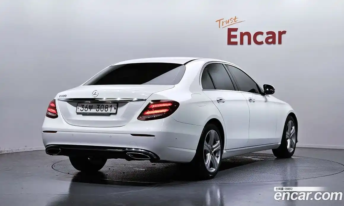 Mercedes-Benz E-Class 2018 2.0 автомат (гидро), фото 2