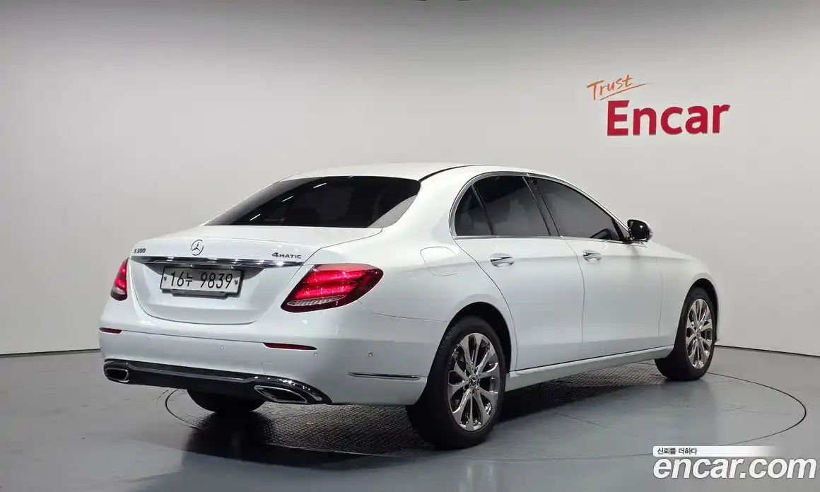 Mercedes-Benz E-Class 2018 2.0 автомат (гидро), фото 2
