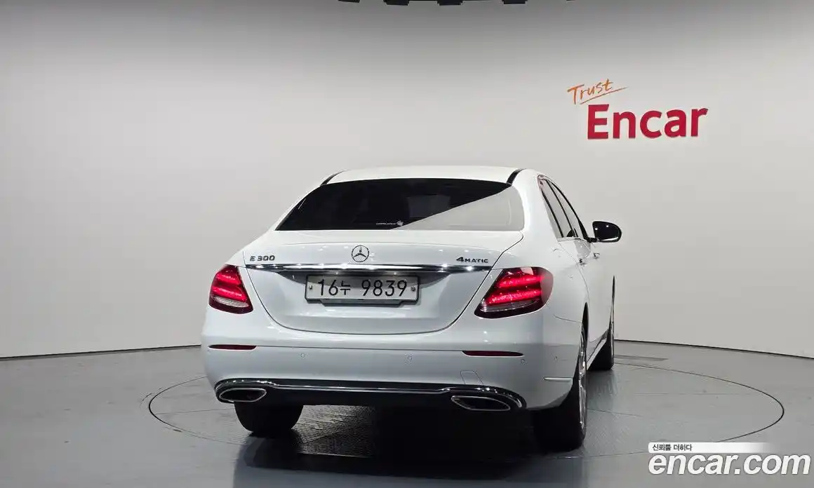 Mercedes-Benz E-Class 2018 2.0 автомат (гидро), фото 4