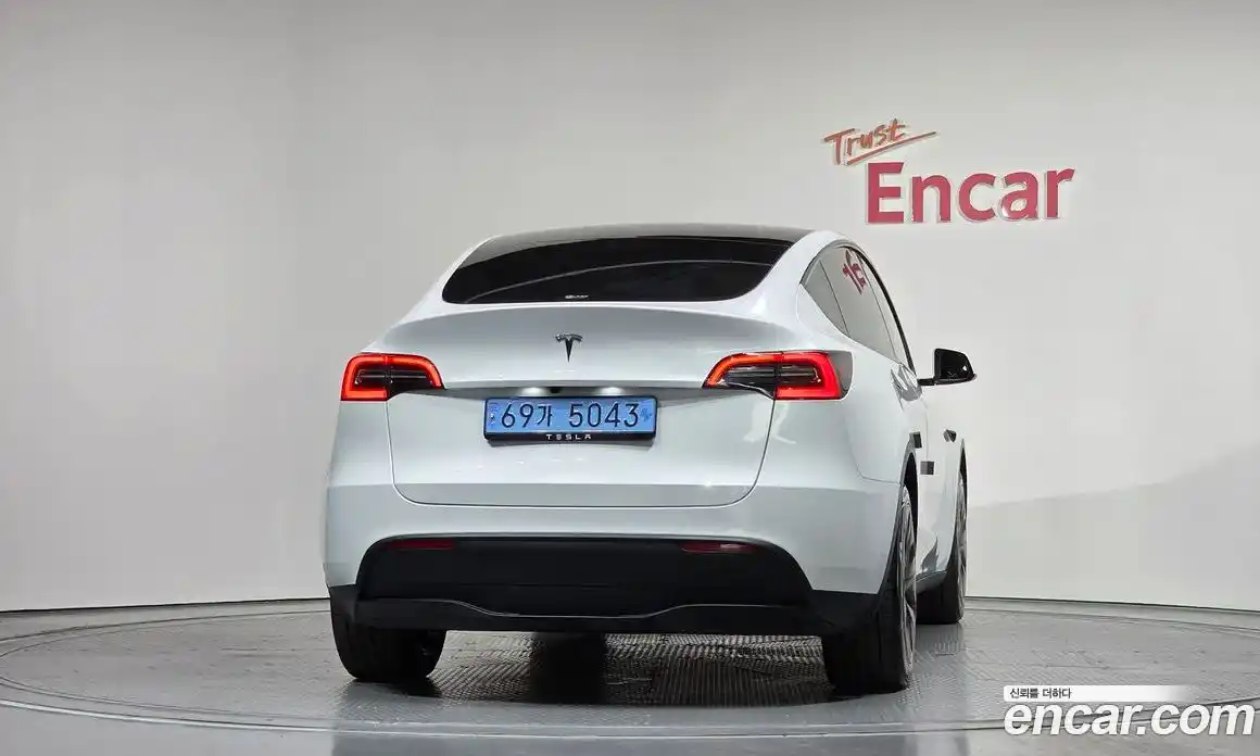 Tesla Model Y 2024 0.2 автомат (гидро), фото 3 Tesla Model Y 2024 0.2 автомат (гидро), фото 3