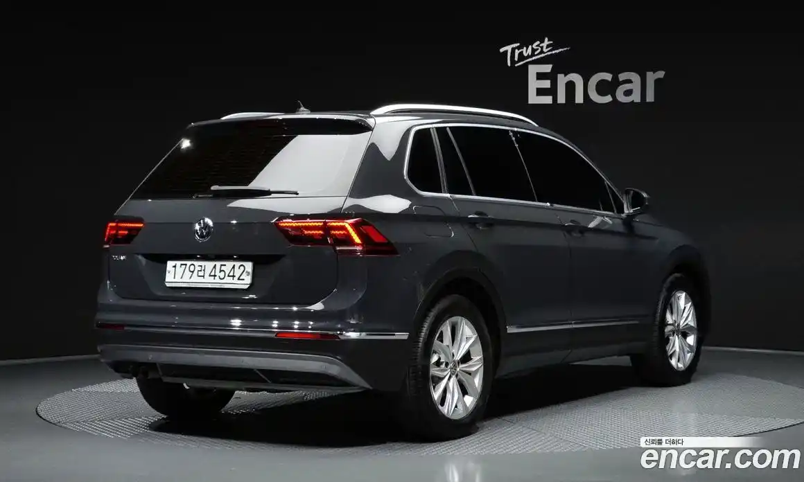 Volkswagen Tiguan 2020 2.0 автомат (гидро), фото 2