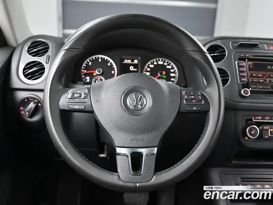 Volkswagen Tiguan 2014 2.0 автомат (гидро), фото 13