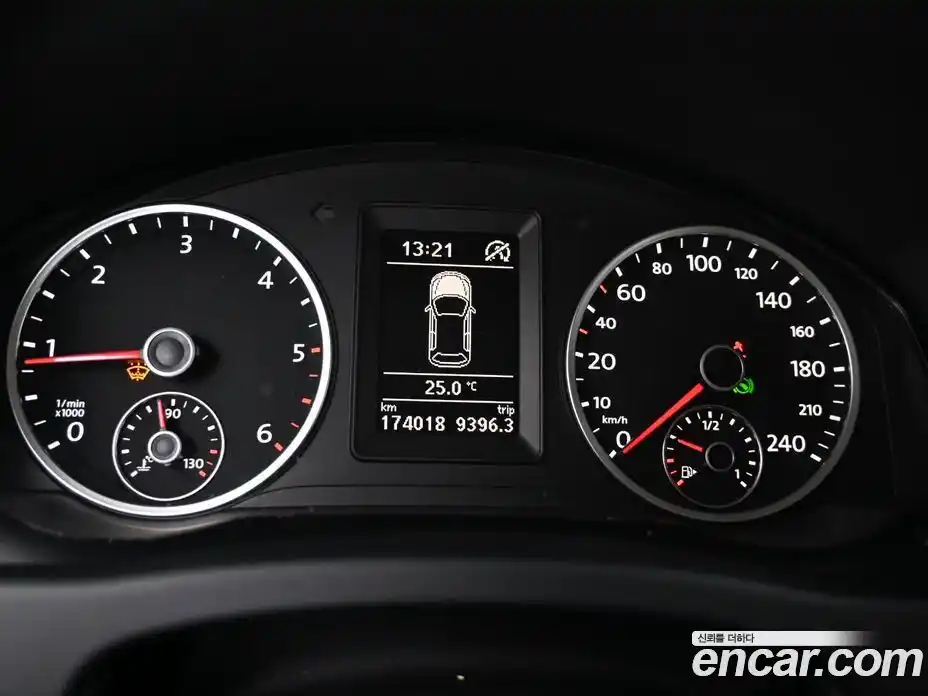 Volkswagen Tiguan 2014 2.0 автомат (гидро), фото 8