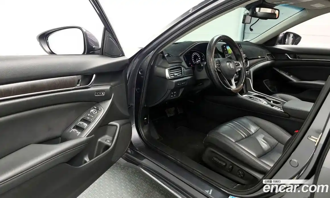 Honda Accord 2019 2.0 автомат (гидро), фото 10
