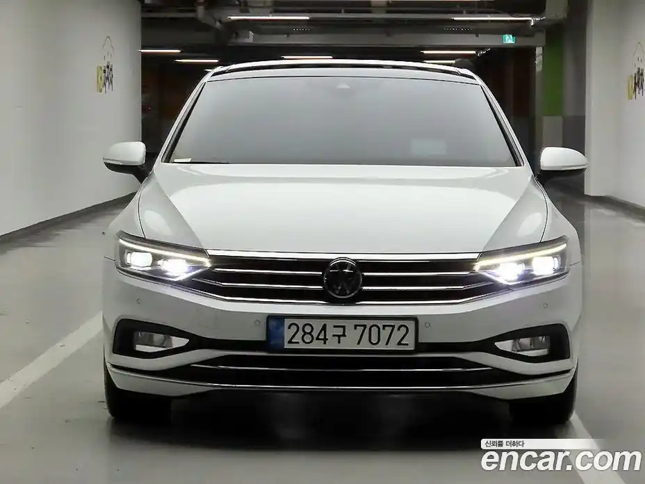 Volkswagen Passat 2022 2.0 автомат (гидро), фото 1