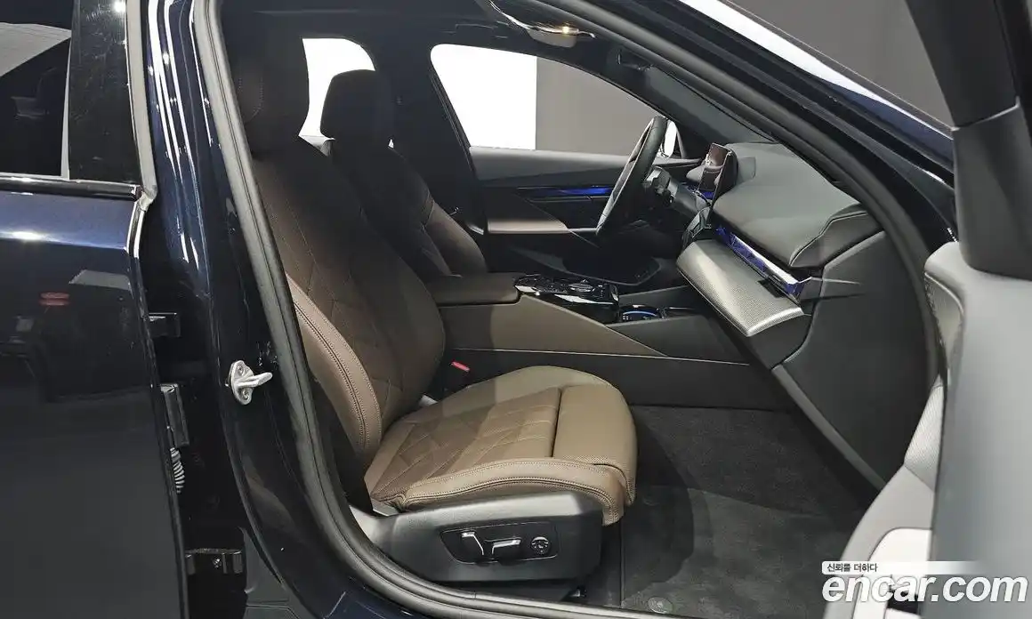 BMW 5 серия 2025 2.0 автомат (гидро), фото 10
