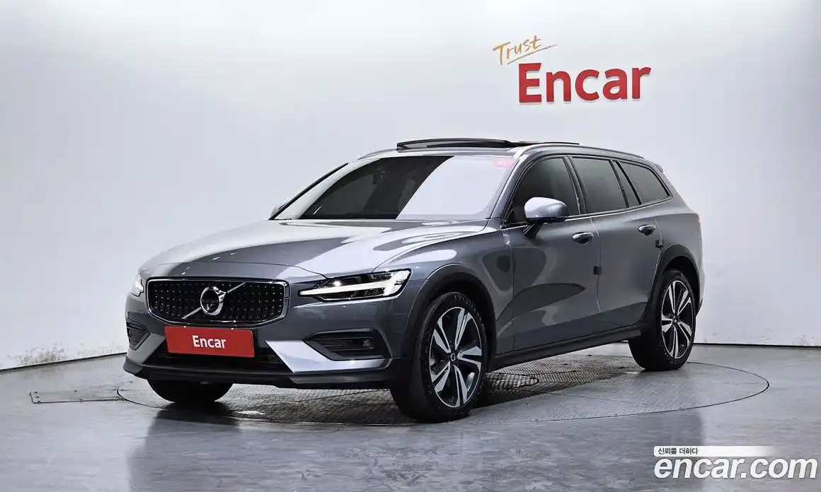 Volvo V60 2020 2.0 автомат (гидро), фото 1