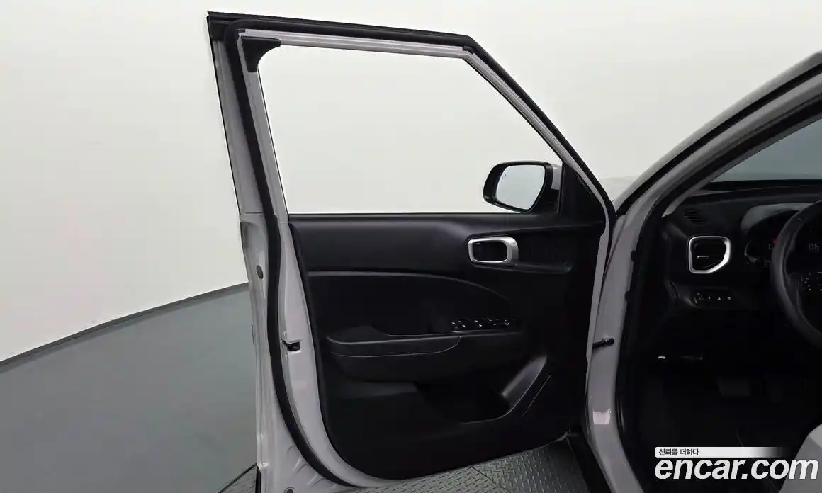 Hyundai Venue 2025 1.6 автомат (гидро), фото 14