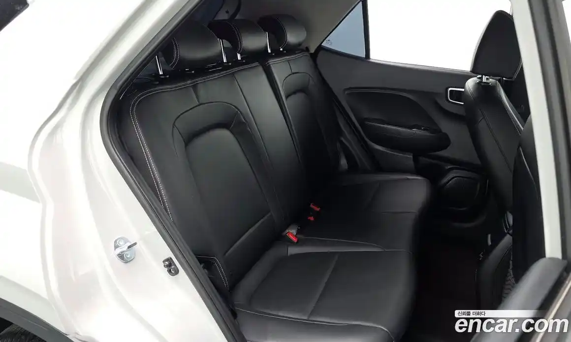 Hyundai Venue 2025 1.6 автомат (гидро), фото 17