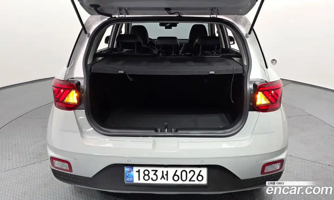 Hyundai Venue 2025 1.6 автомат (гидро), фото 26