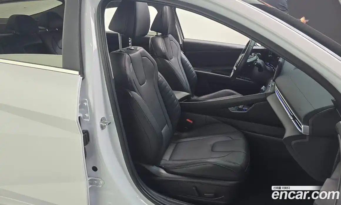 Hyundai Avante 2024 1.6 автомат (гидро), фото 17