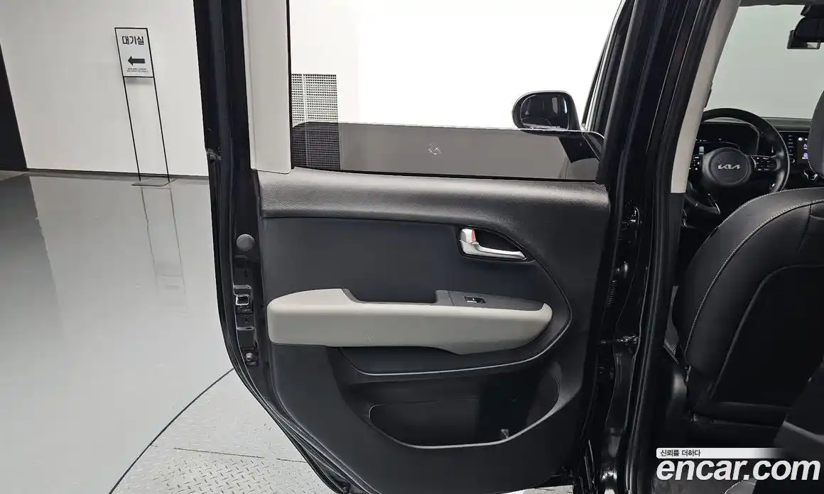 Kia Ray 2023 1.0 автомат (гидро), фото 14