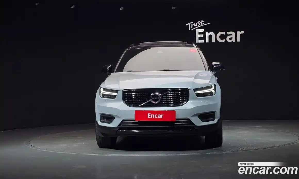 Volvo XC40 2021 2.0 автомат (гидро), фото 3