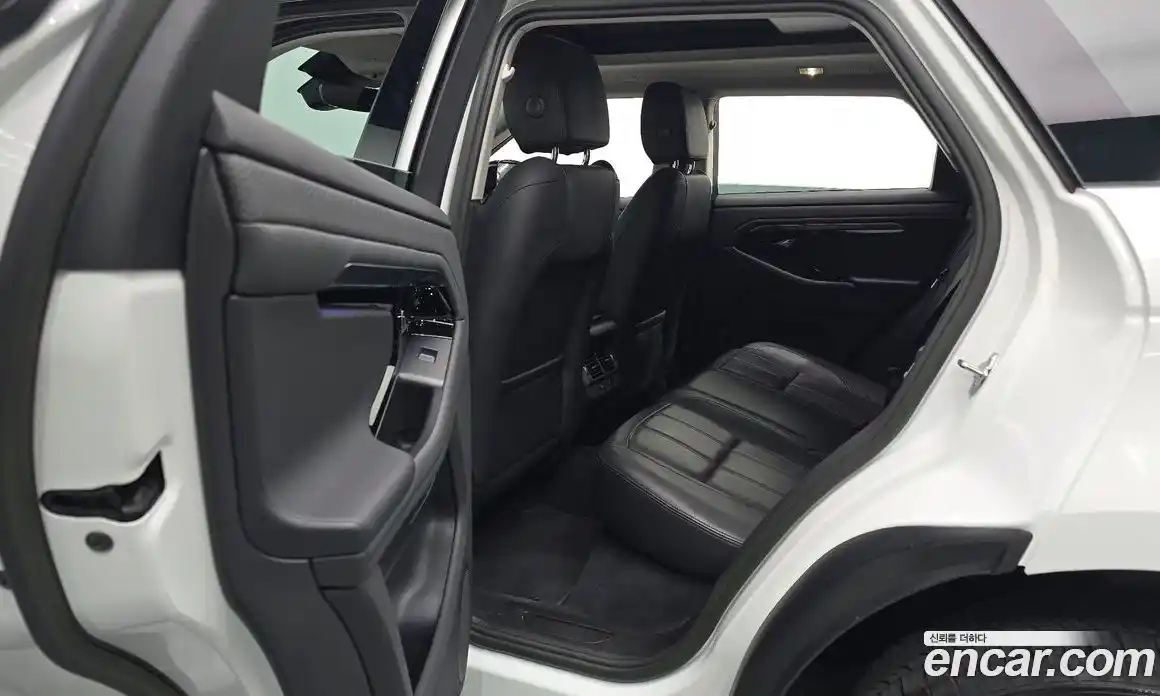 Land Rover Range Rover Evoque 2023 2.0 автомат (гидро), фото 16