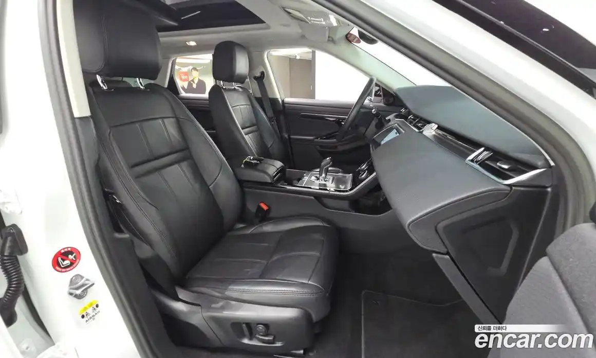 Land Rover Range Rover Evoque 2023 2.0 автомат (гидро), фото 17