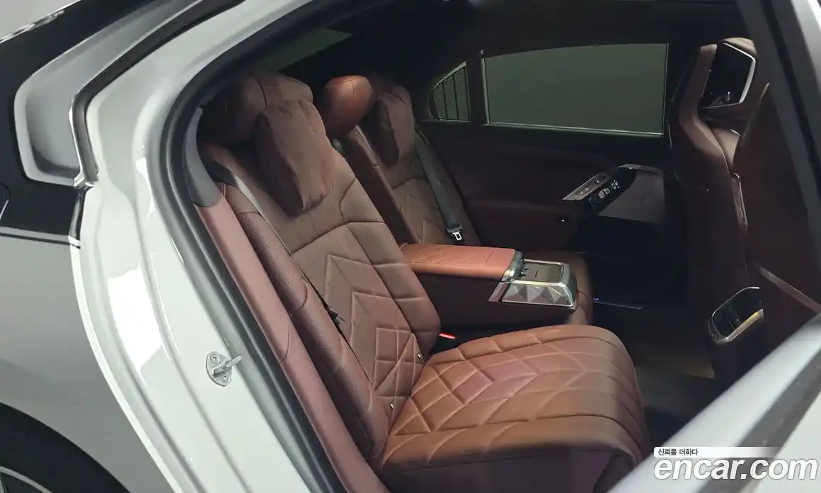 BMW 7 серия 2025 3.0 автомат (гидро), фото 17