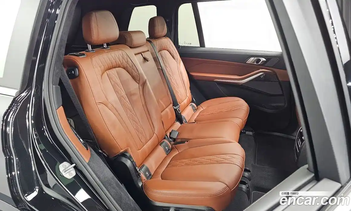 BMW X7 2025 3.0 автомат (гидро), фото 17