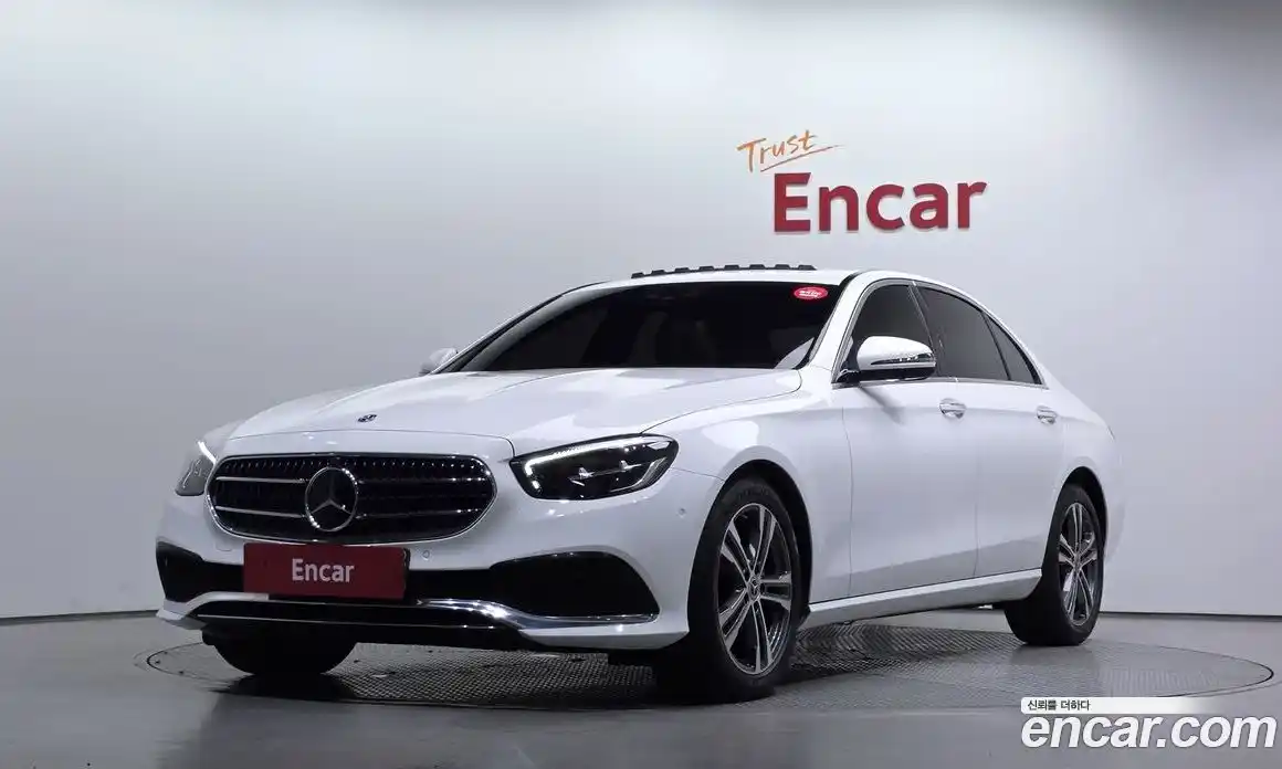 Mercedes-Benz E-Class 2023 2.0 автомат (гидро), фото 1