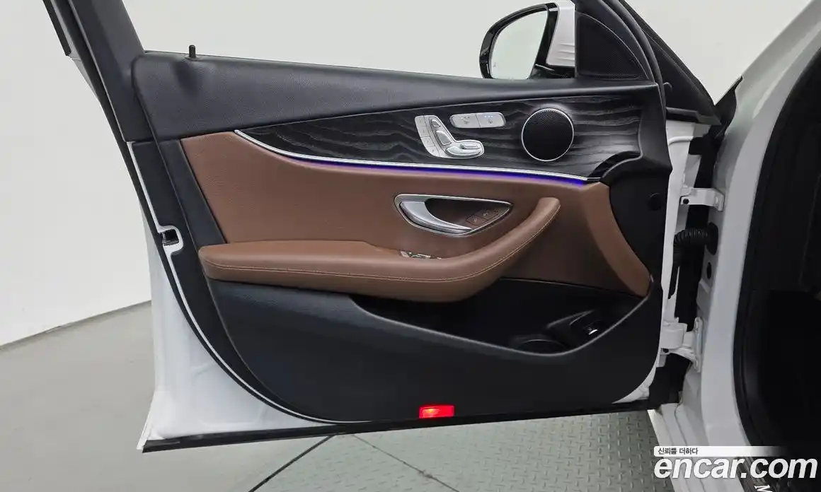 Mercedes-Benz E-Class 2023 2.0 автомат (гидро), фото 14