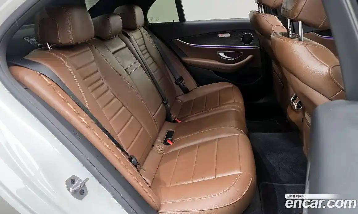Mercedes-Benz E-Class 2023 2.0 автомат (гидро), фото 17