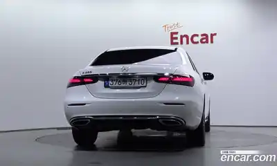 Mercedes-Benz E-Class 2023 2.0 автомат (гидро), миниатюра 4