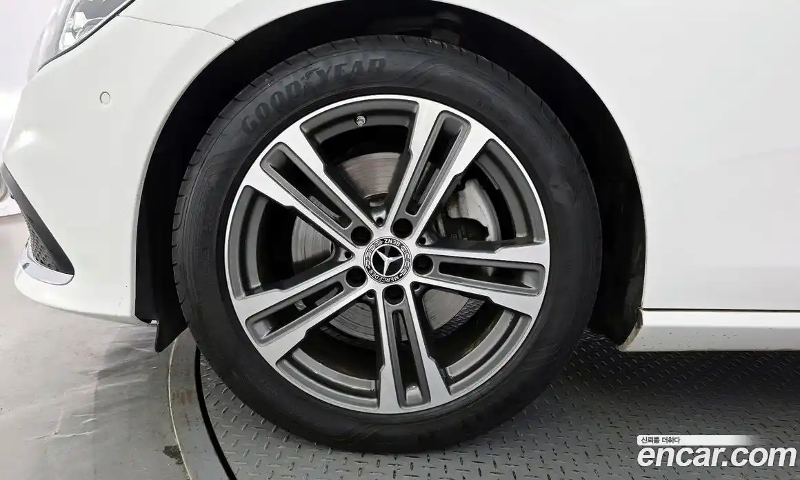 Mercedes-Benz E-Class 2023 2.0 автомат (гидро), фото 5