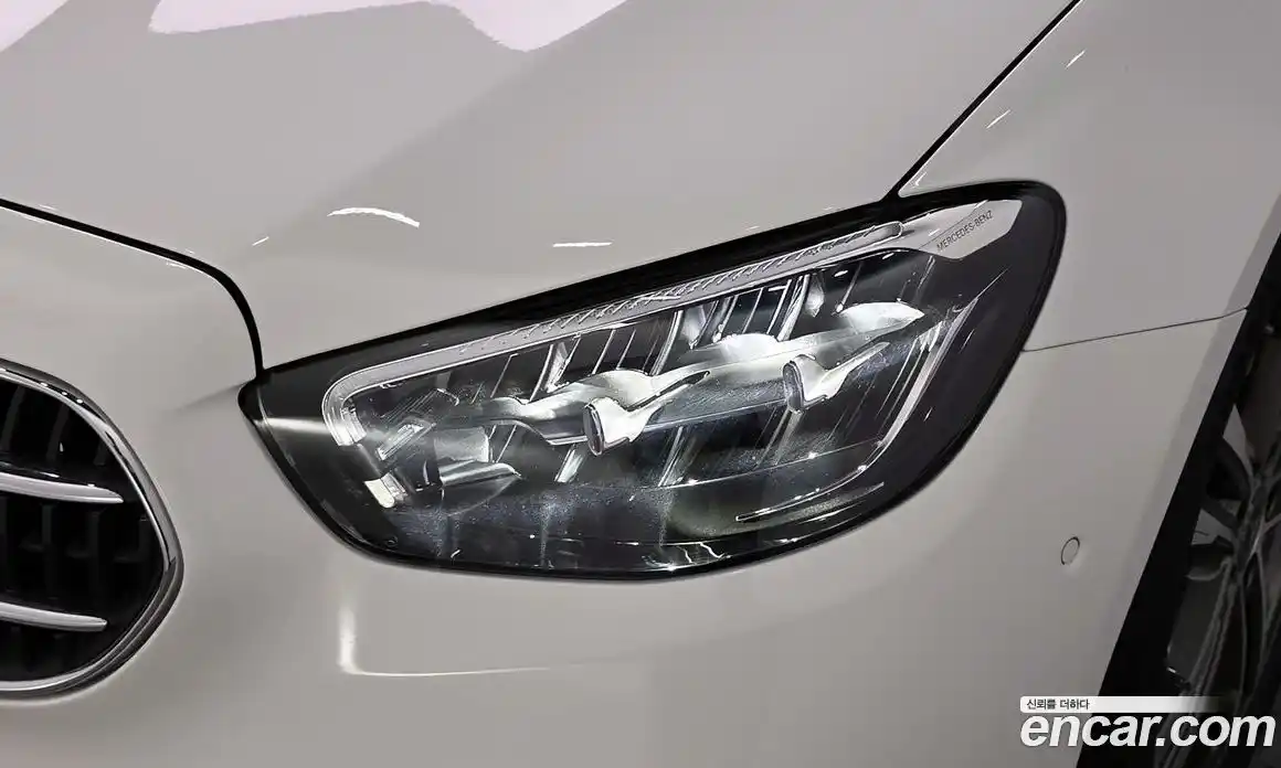 Mercedes-Benz E-Class 2023 2.0 автомат (гидро), фото 8