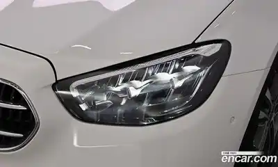Mercedes-Benz E-Class 2023 2.0 автомат (гидро), миниатюра 8