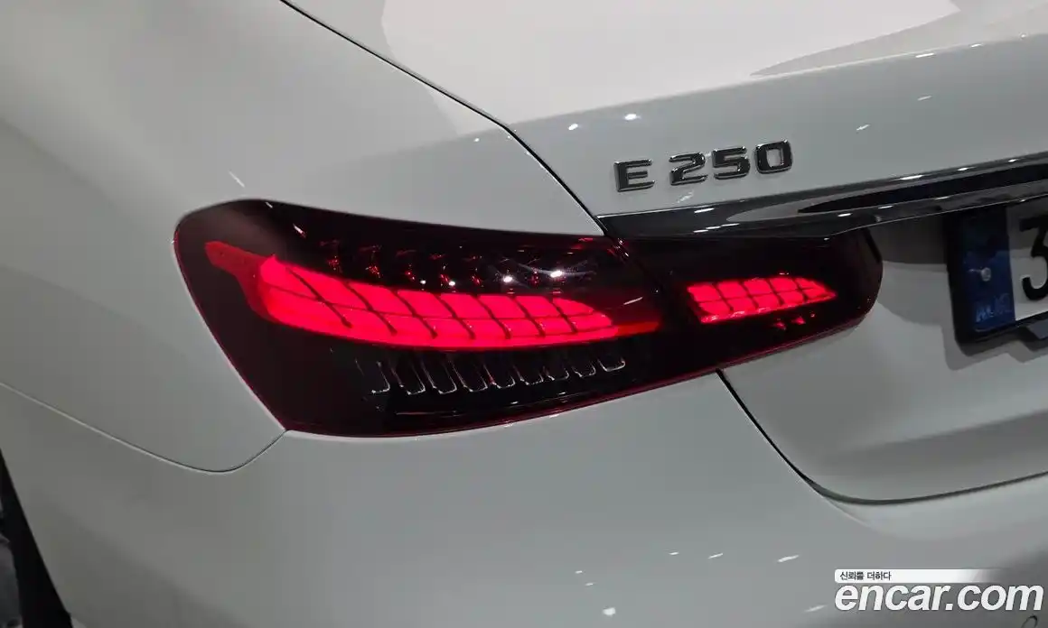 Mercedes-Benz E-Class 2023 2.0 автомат (гидро), фото 9
