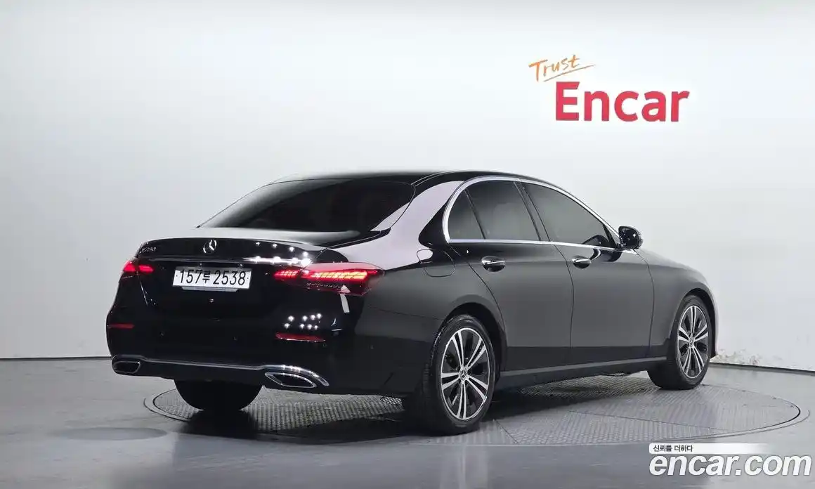 Mercedes-Benz E-Class 2022 2.0 автомат (гидро), фото 2