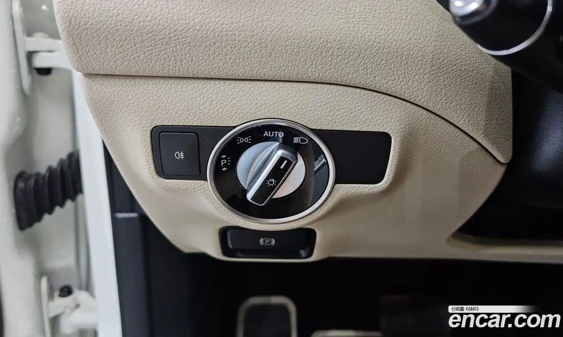 Mercedes-Benz GLA-Class 2016 2.1 гидро, фото 17 Mercedes-Benz GLA-Class 2016 2.1 гидро, фото 17