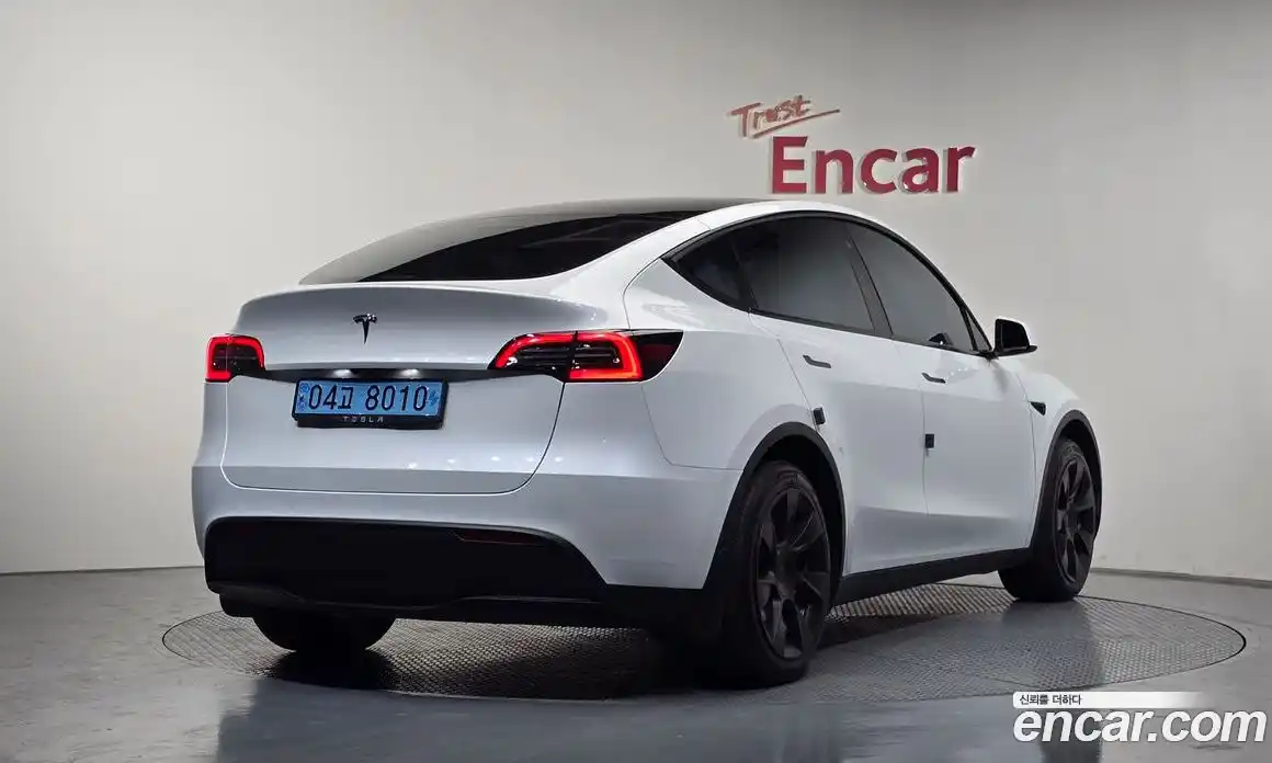 Tesla Model Y 2023 0.2 автомат (гидро), фото 1 Tesla Model Y 2023 0.2 автомат (гидро), фото 1