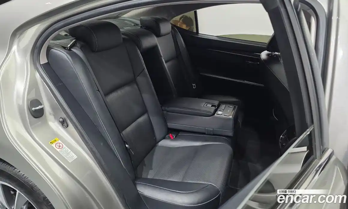 Lexus ES 2018 2.5 автомат (гидро), фото 18 Lexus ES 2018 2.5 автомат (гидро), фото 18