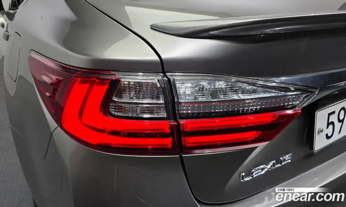 Lexus ES 2018 2.5 автомат (гидро), фото 9 Lexus ES 2018 2.5 автомат (гидро), фото 9