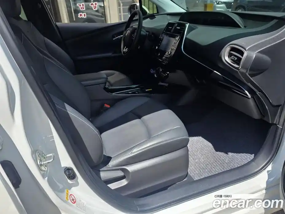 Toyota Prius 2022 1.8 автомат (гидро), фото 15 Toyota Prius 2022 1.8 автомат (гидро), фото 15