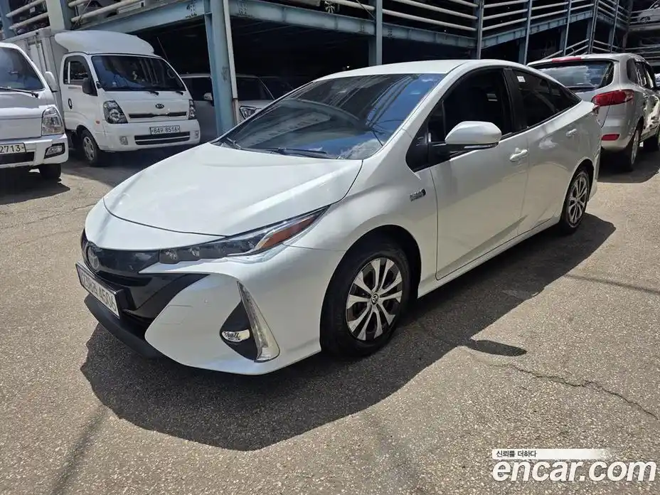 Toyota Prius 2022 1.8 автомат (гидро), фото 2 Toyota Prius 2022 1.8 автомат (гидро), фото 2